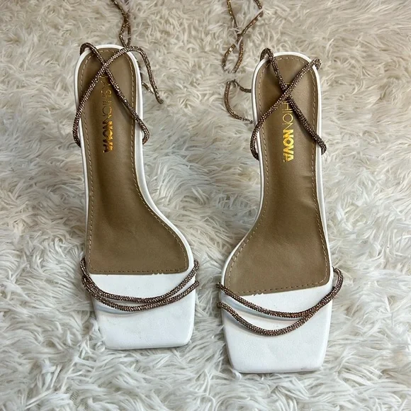 Fashion Nova Women’s Size 6-1/2 Sparkly Gold Strappy Heals - Picture 4 of 6